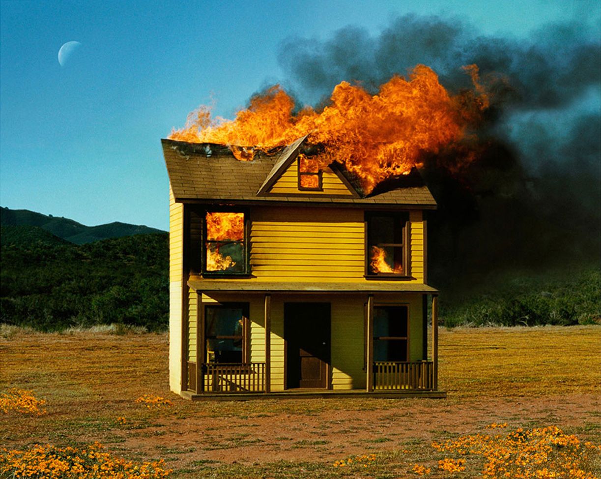 casa en llamas